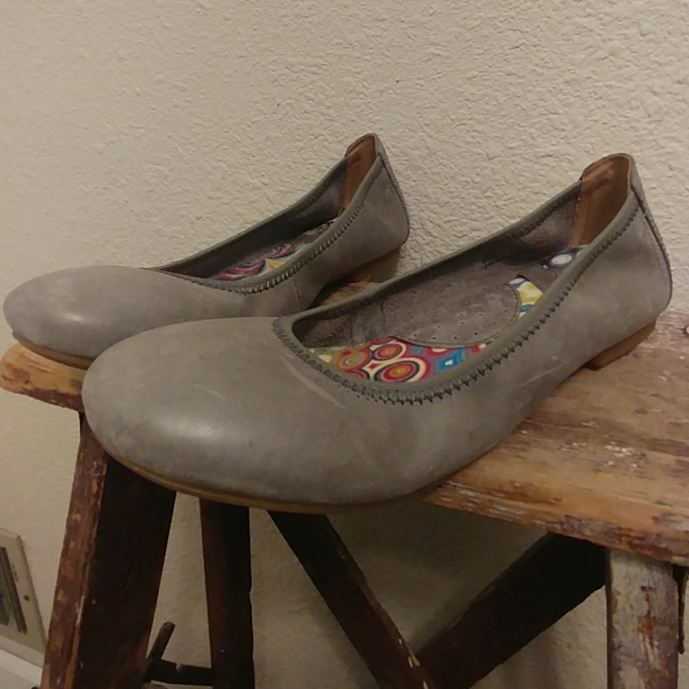 Born gray flats